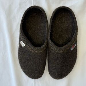 Ladies 8.5 Stegmann Comfortable Brown Wool Slip-On Loafers EUC